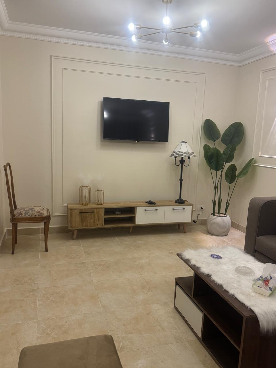 للإيجار مفروش شقة في مدينتي بمساحة 149 م2 
