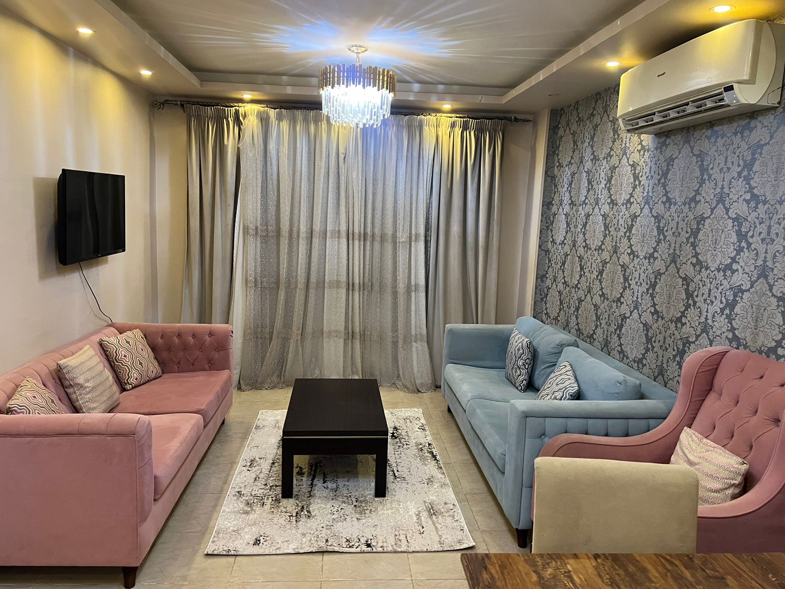 للإيجار مفروش شقة في مدينتي بمساحة 107 م2 