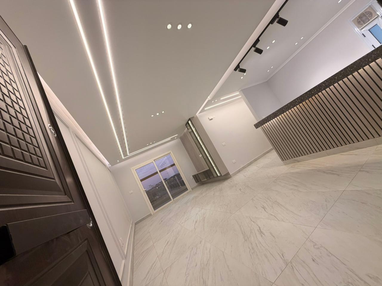 للبيع كاش شقة في مدينتي بمساحة 96 م2 تشطيب خاص استلام فوري 