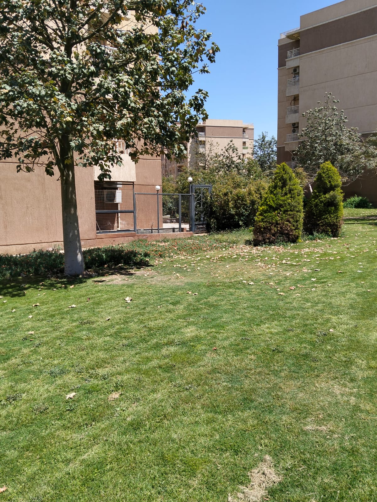 للبيع كاش شقة في مدينتي بمساحة 109 م2 تشطيب خاص استلام فوري 