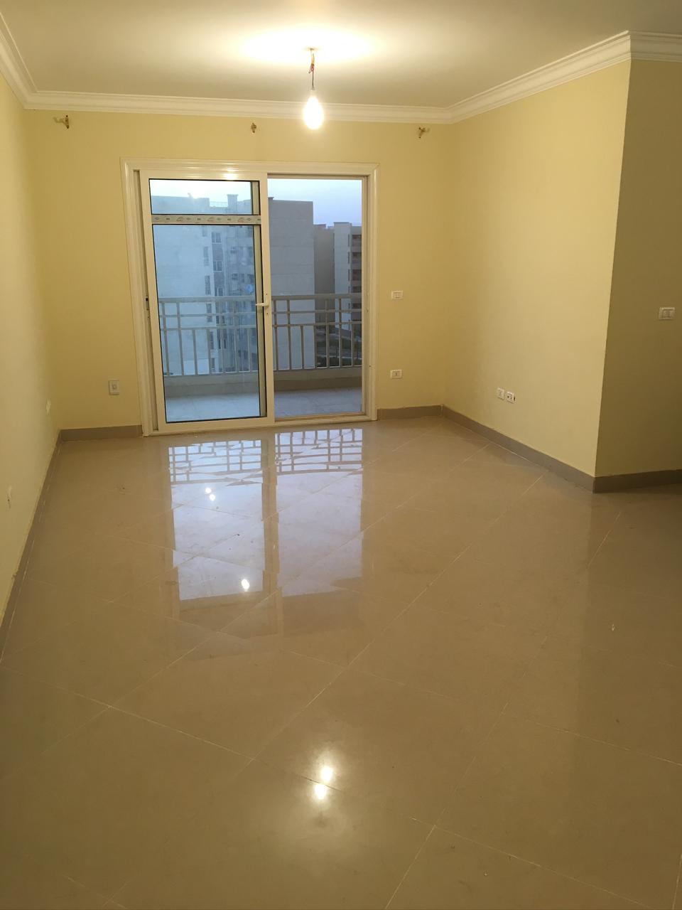 للإيجار قانون جديد شقة في مدينتي بمساحة 96 م2 تشطيب خاص 