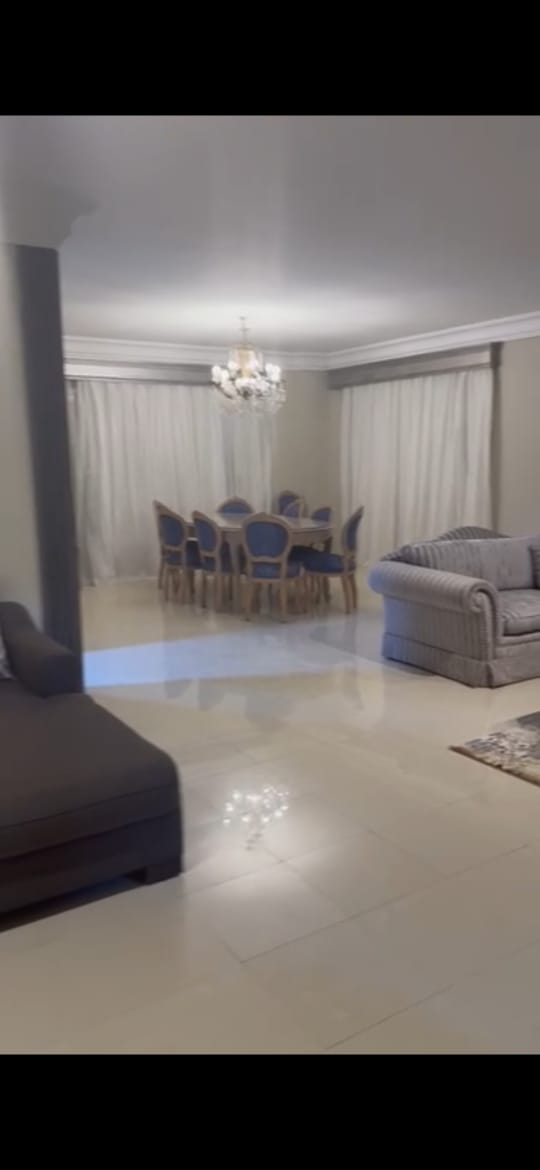 للإيجار مفروش شقة في مدينتي بمساحة 298 م2 