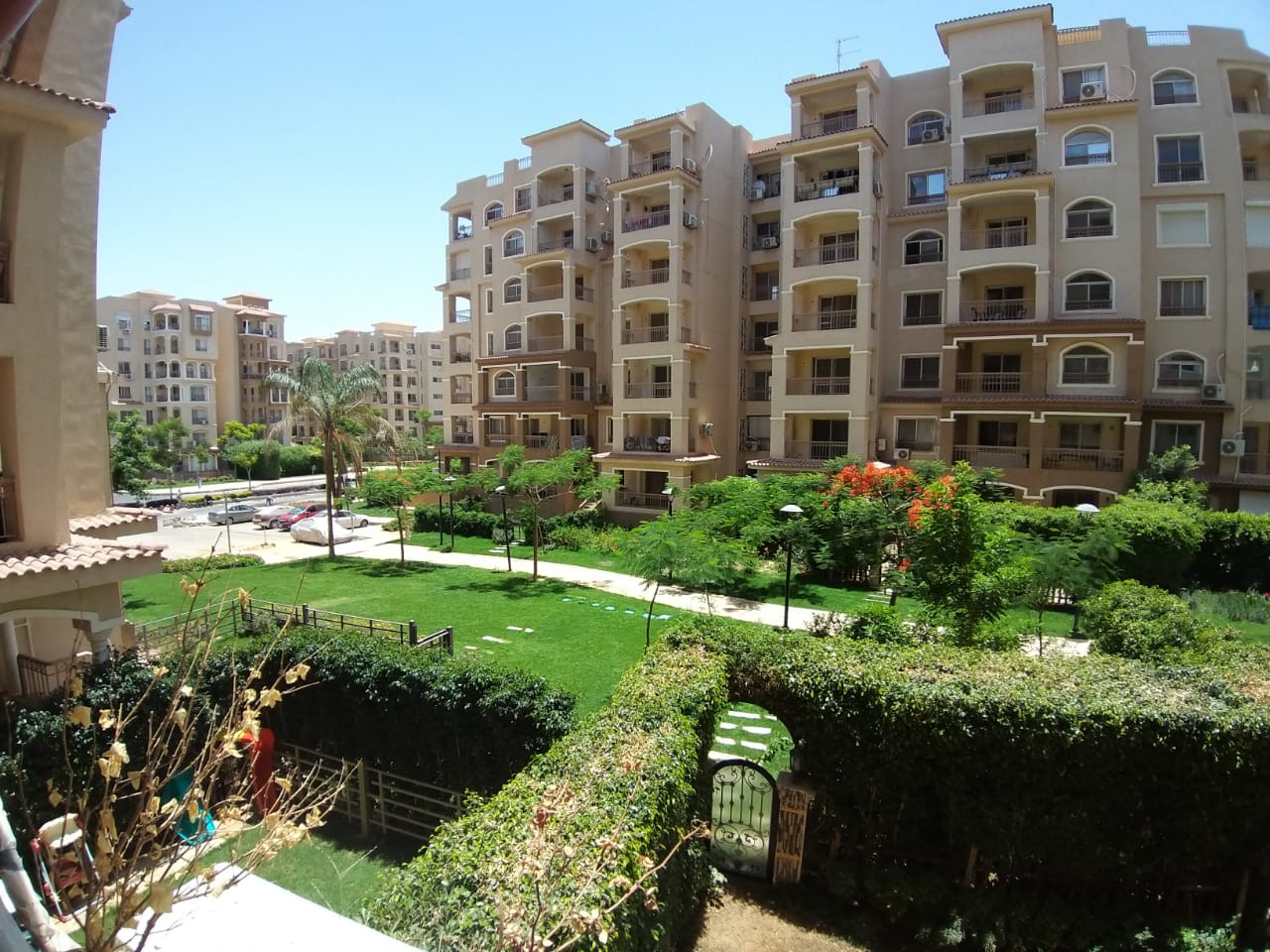 للبيع كاش شقة في مدينتي بمساحة 139 م2 استلام فوري 