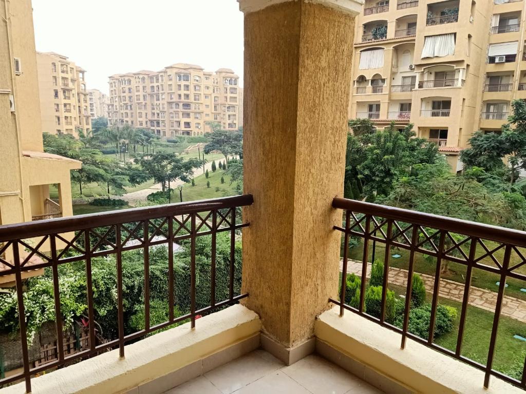 للإيجار قانون جديد شقة في مدينتي بمساحة 100 م2 