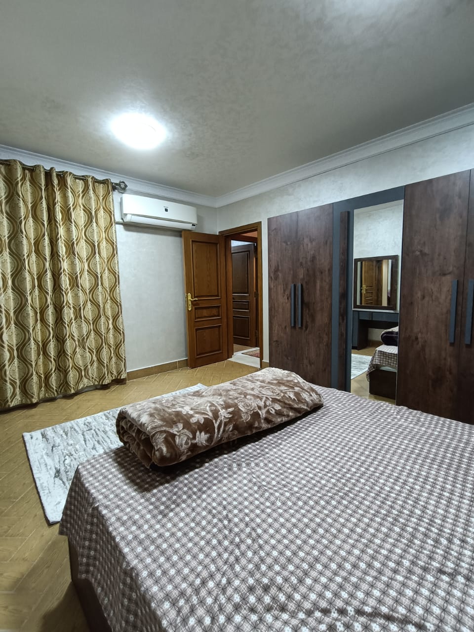 للإيجار مفروش شقة في مدينتي بمساحة 116 م2 تشطيب خاص 