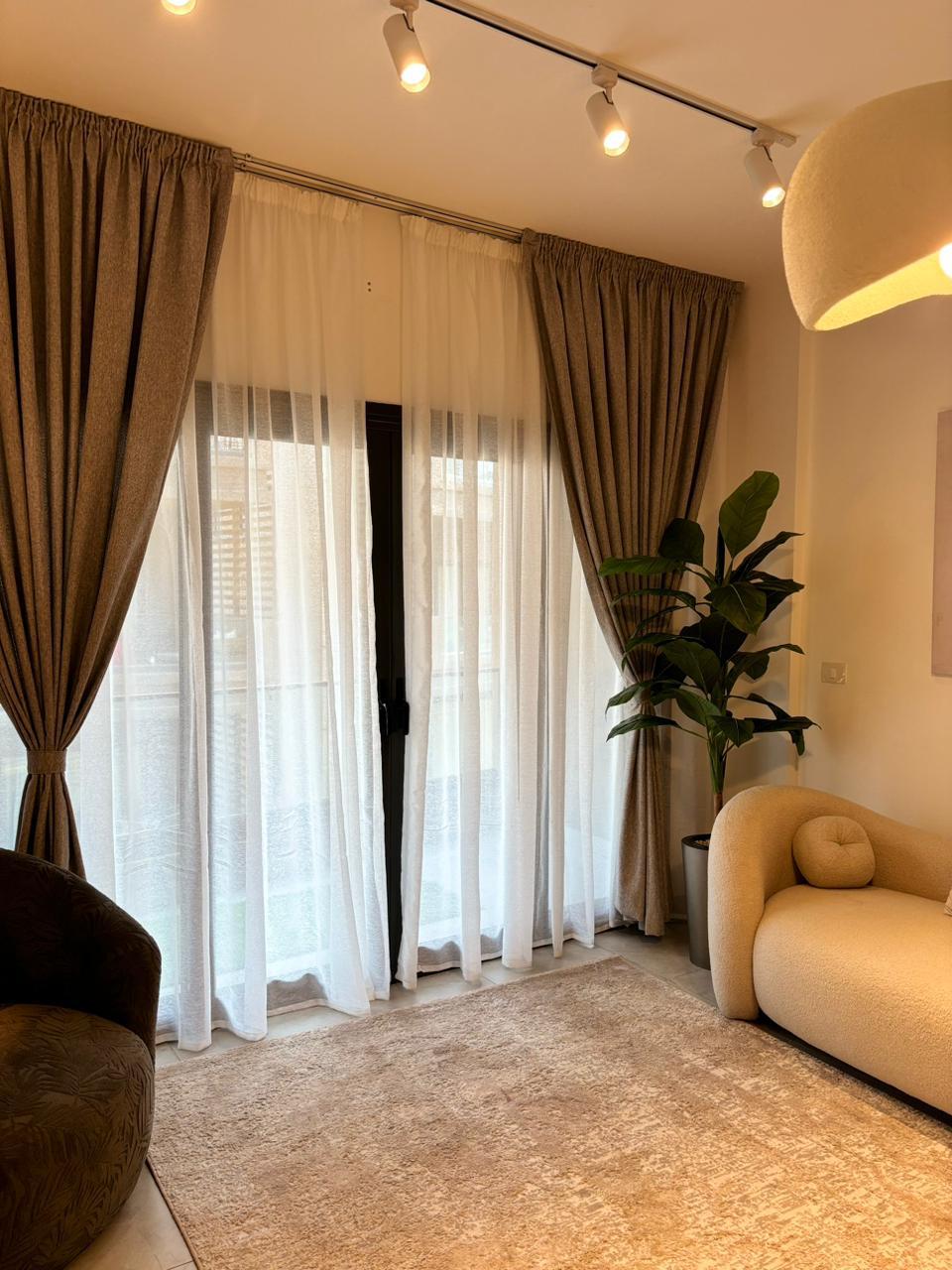 شقة في مدينتي 86 م2 للإيجار مفروش على حديقة 45,000 ج 