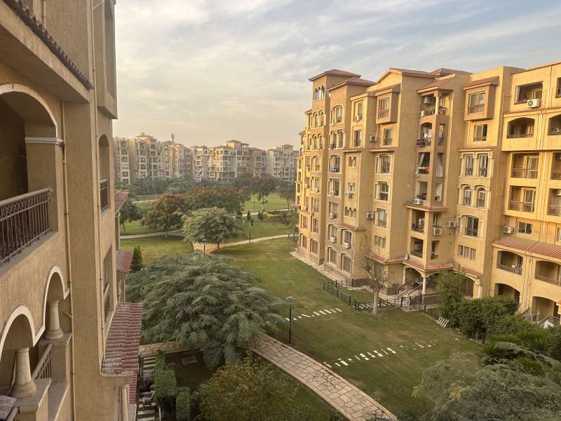 شقة في مدينتي 202 م2 للإيجار قانون جديد بحري على حديقة كبيرة 22,000 ج 