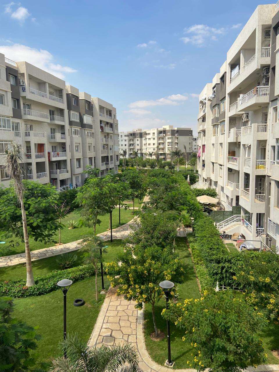 للبيع كاش شقة في مدينتي بمساحة 140 م2 استلام فوري 