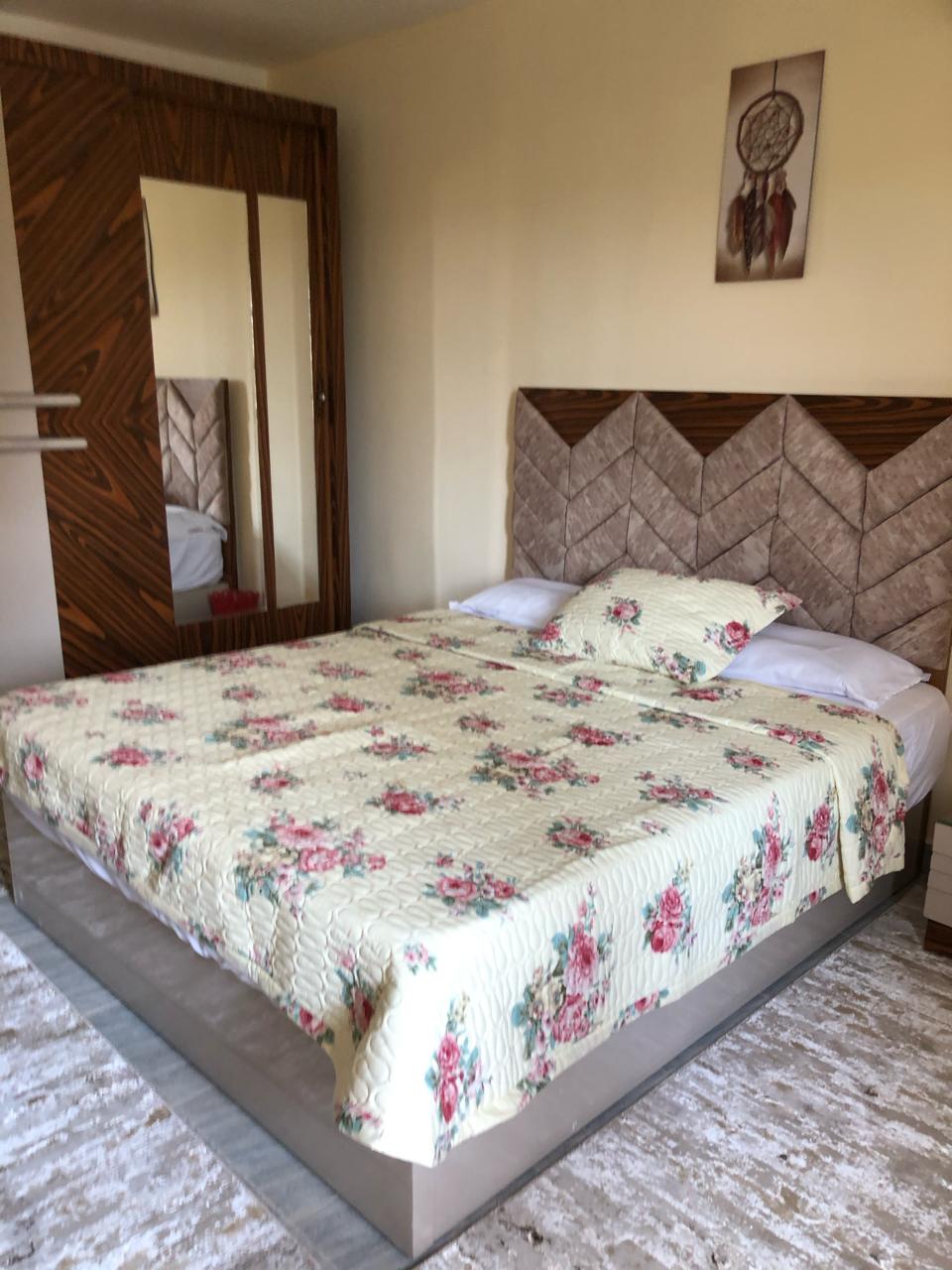 للإيجار مفروش شقة في مدينتي بمساحة 124 م2 