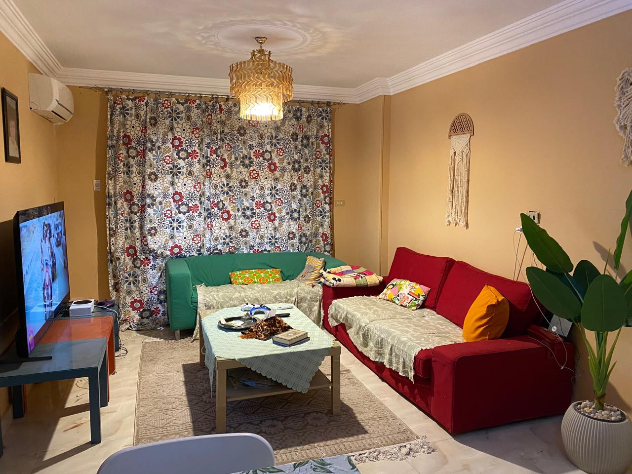 للبيع كاش شقة في مدينتي بمساحة 96 م2 تشطيب خاص استلام فوري 