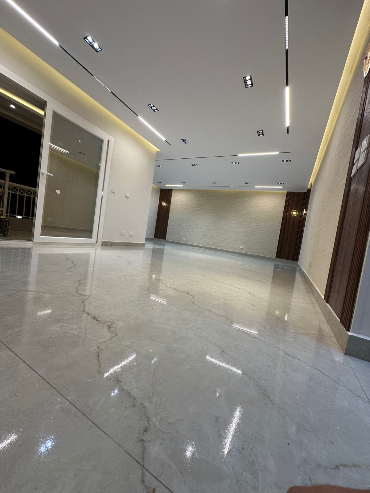 للبيع كاش شقة في مدينتي بمساحة 189 م2 تشطيب سوبر لوكس استلام فوري 