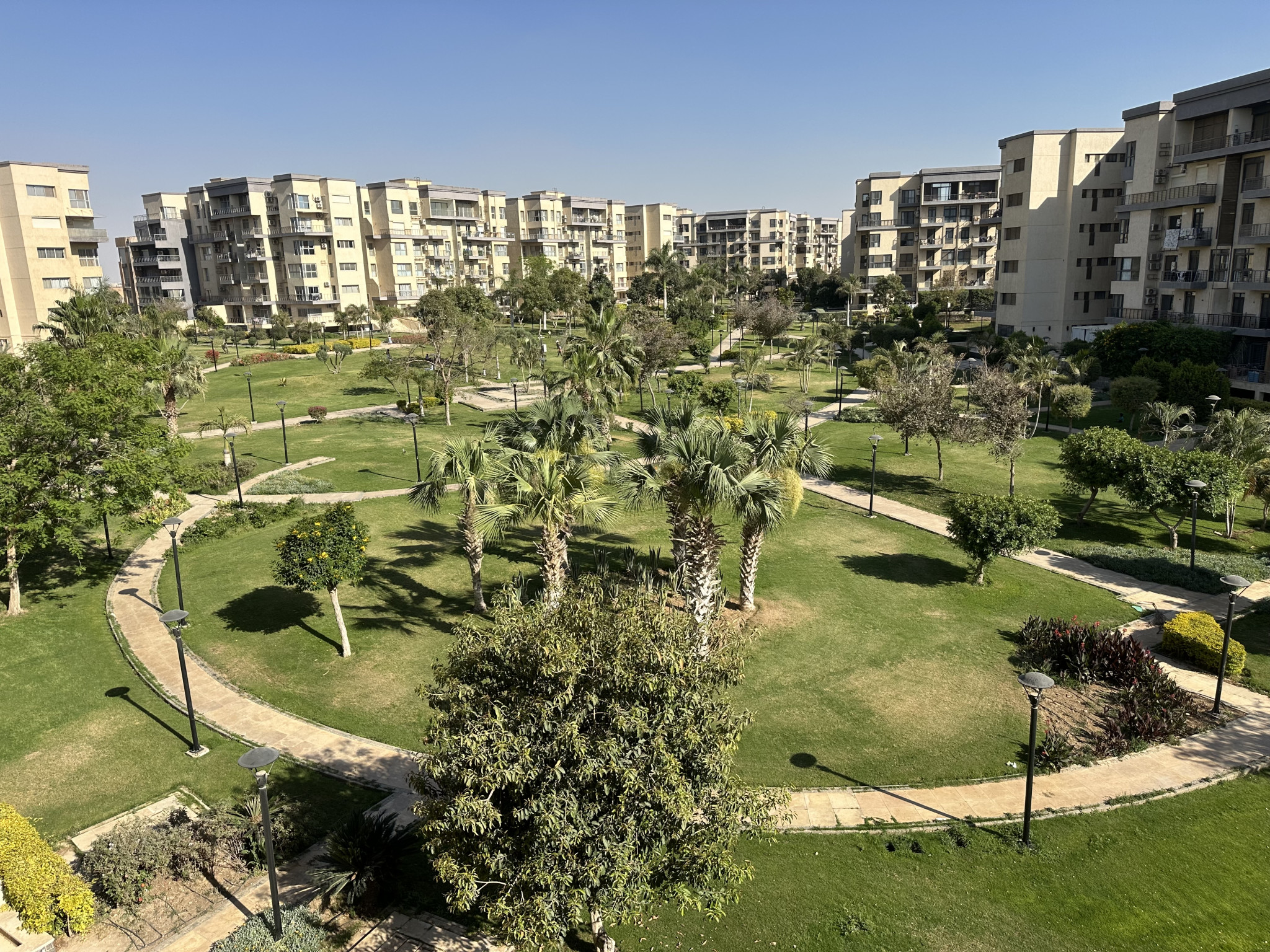 شقة في مدينتي 150 م2 للبيع كاش على حديقة كبيرة تشطيب خاص استلام فوري 9,500,000 ج 