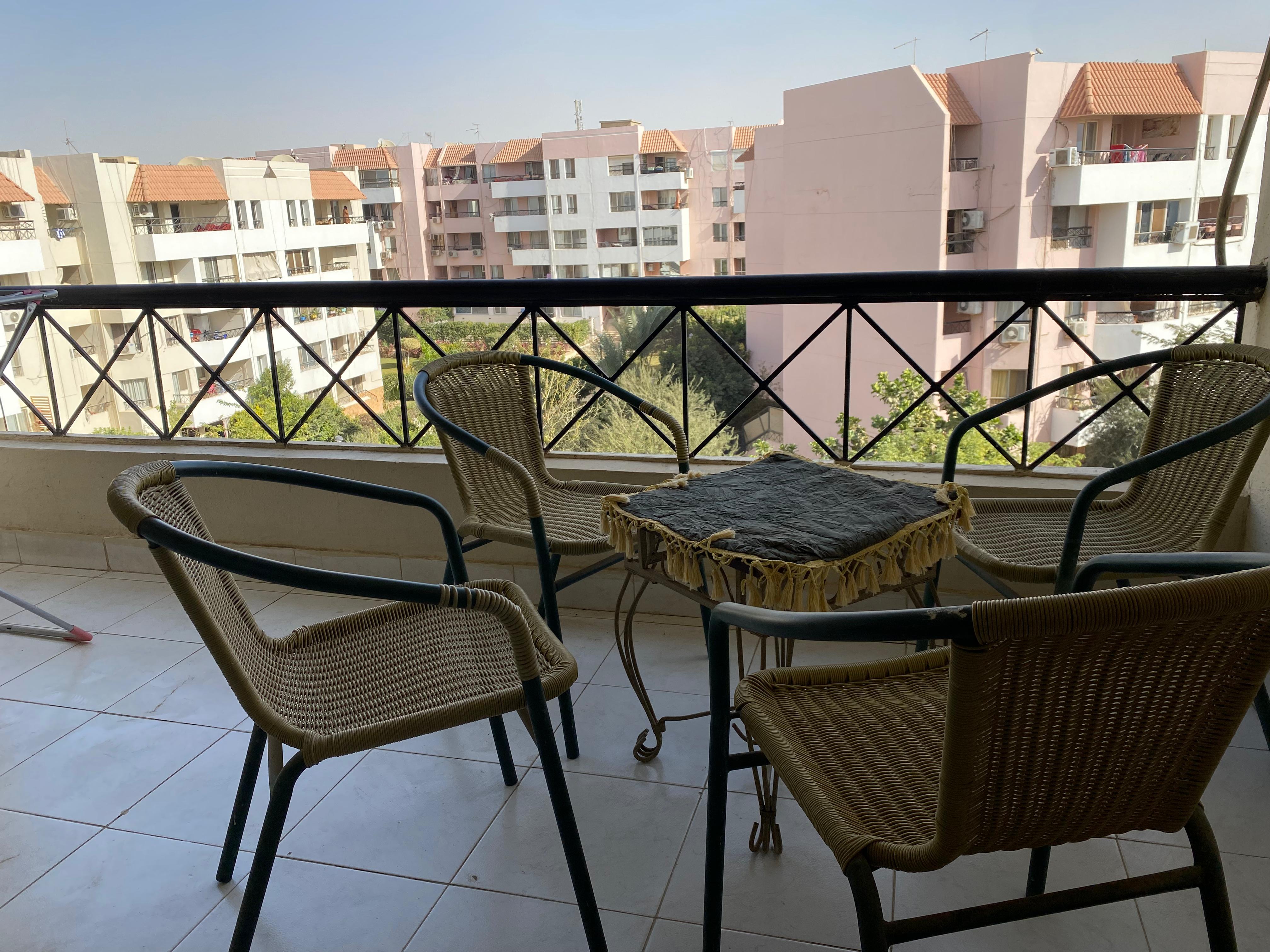 شقة في الرحاب 90 م2 للإيجار مفروش على حديقة 35,000 ج 